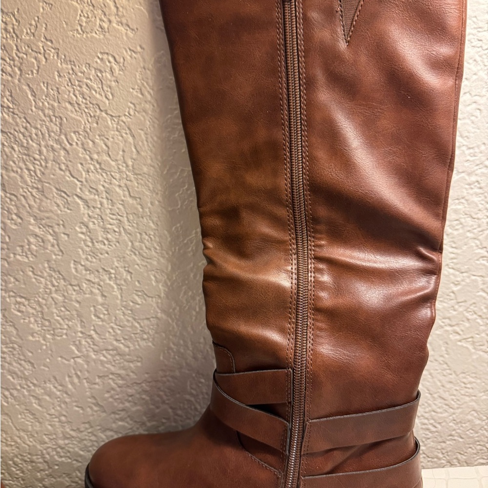 Women’s Size 7 Boot
Style & Co - Picture 4 of 8